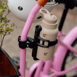 Chanty Cargo Kid – Pink inkl. hjelm, flaskeholder, håndtag i 2 farver og ringklokke - BørnecyklerneChantyBørnecyklernePink: BLC16 - LYRChanty Cargo Kid – Pink inkl. hjelm, flaskeholder, håndtag i 2 farver og ringklokke