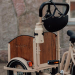 Chanty Cargo Kid - Sandfarvet Den ultimative børneladcykel til sjov, transport inkl. hjelm, flaskeholder, håndtag i 2 farver og ringklokke - BørnecyklerneChantyBørnecyklerneBeige: BLC16 - BEIChanty Cargo Kid - Sandfarvet Den ultimative børneladcykel til sjov, transport inkl. hjelm, flaskeholder, håndtag i 2 farver og ringklokke