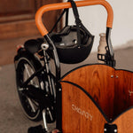 Chanty Cargo Kid - Sort inkl. hjelm, flaskeholder, håndtag i 2 farver og ringklokke - BørnecyklerneChantyBørnecyklerneSort: BLC16 - SRTChanty Cargo Kid - Sort inkl. hjelm, flaskeholder, håndtag i 2 farver og ringklokke