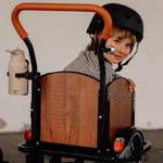 Chanty Cargo Kid - Sort inkl. hjelm, flaskeholder, håndtag i 2 farver og ringklokke - BørnecyklerneChantyBørnecyklerneSort: BLC16 - SRTChanty Cargo Kid - Sort inkl. hjelm, flaskeholder, håndtag i 2 farver og ringklokke