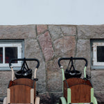 Søskendepakken - 2 børneladcykler inkl. hjelm, flaskeholder, håndtag i 2 farver og ringklokke - BørnecyklerneChantyBørnecyklerneSortSøskendepakken - 2 børneladcykler inkl. hjelm, flaskeholder, håndtag i 2 farver og ringklokkeSort